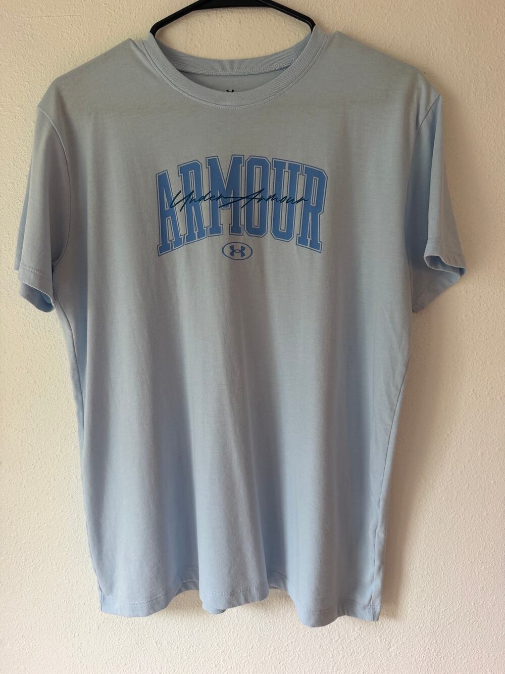 5/$25 Light Blue Under Armour Athletic Short Sleeve Graphic T-Shirt Youth Large